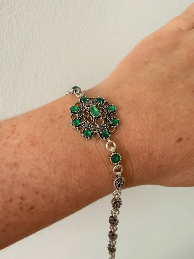 Pulsera plata quemada cristales verdes marquesita.webp