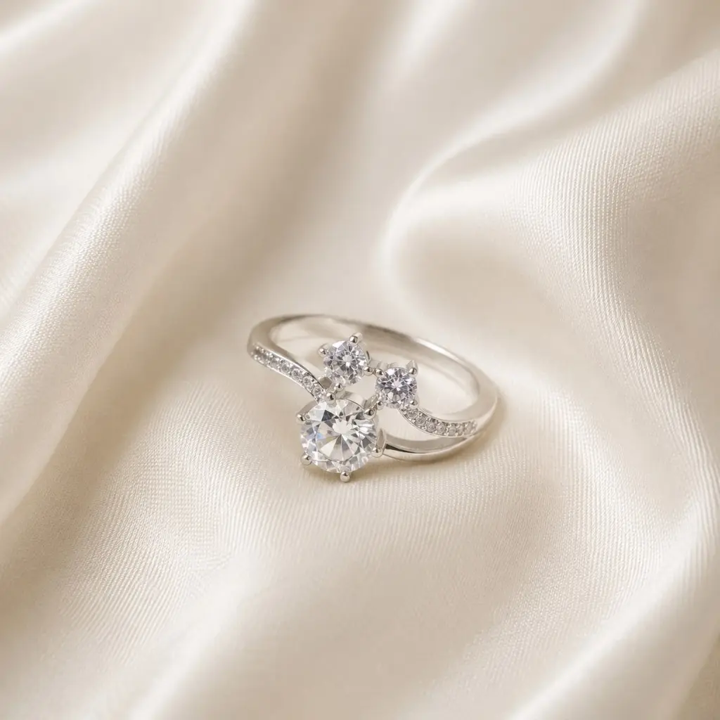 ANILLO PLATA CIRCONES BLANCOS.webp