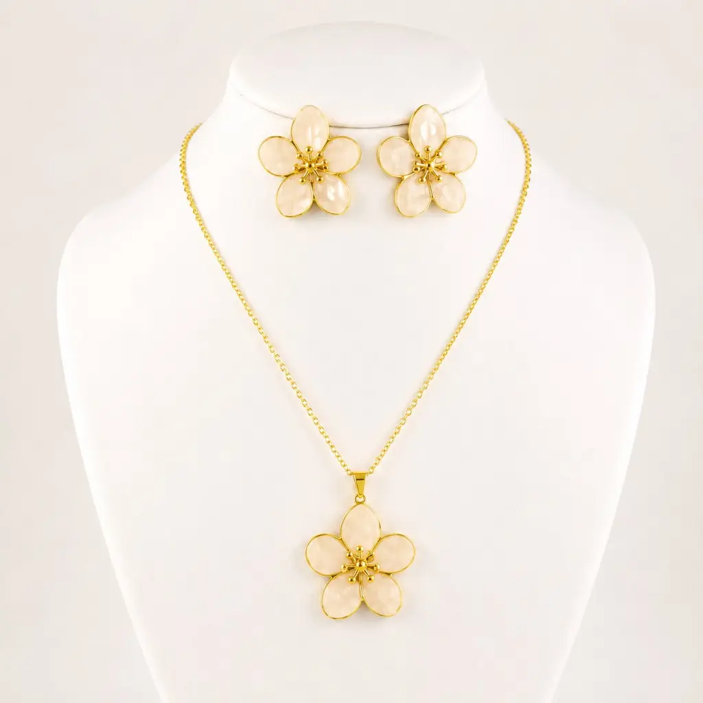 Juego en acero dorado flor esmaltada blanca.webp