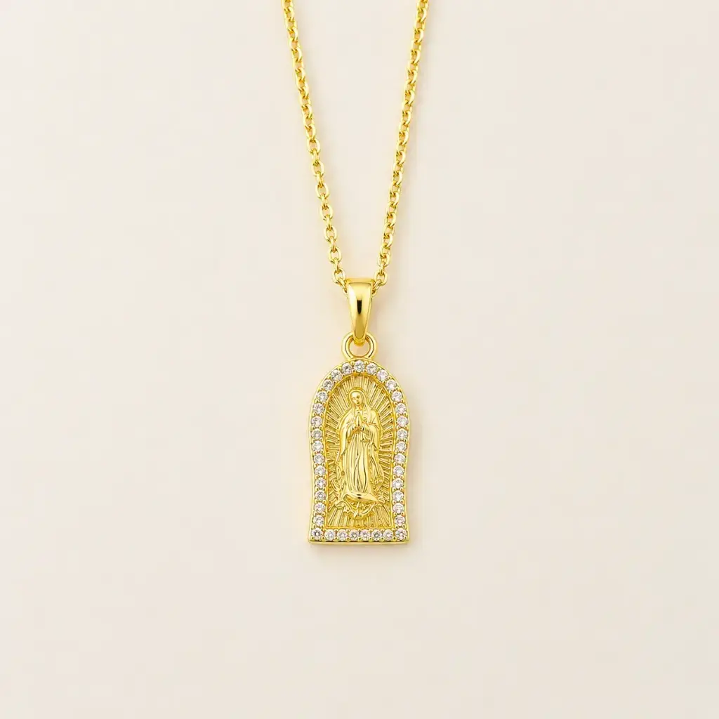 [G-CDD-231] Cadena en rodinado gold cadena especial dije microcirconia virgen Guadalupe.webp