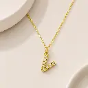 COLLAR INICIAL LETRA V.webp