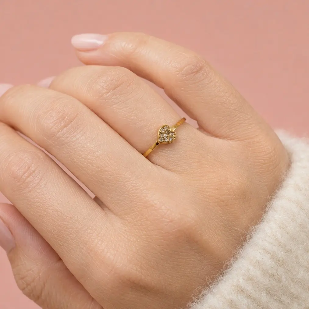 [AC-AN-105-T6] Anillo en acero gold corazón circonia (6).webp