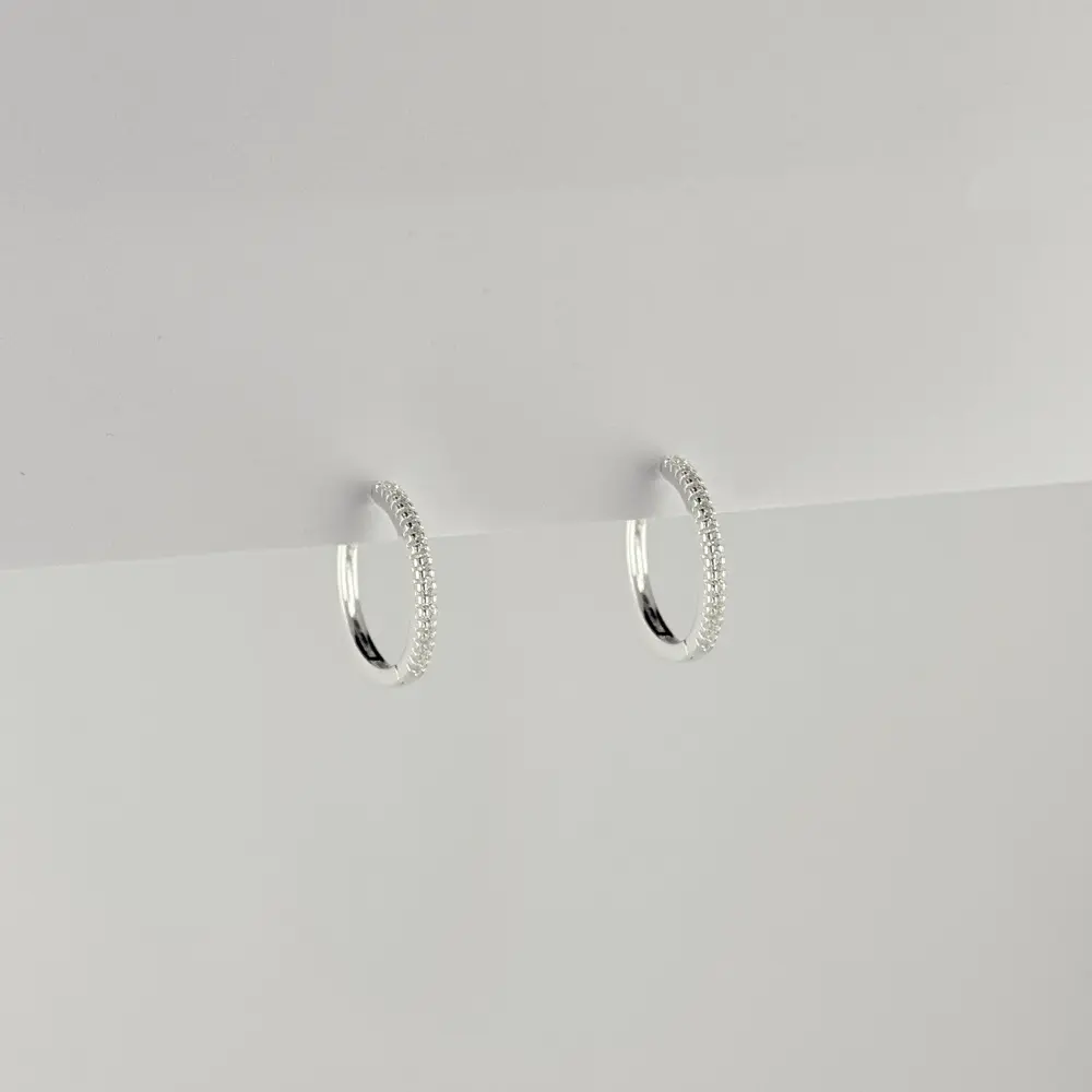 Argollas en Plata ley 925 huggie microcircones blancos  2 cm