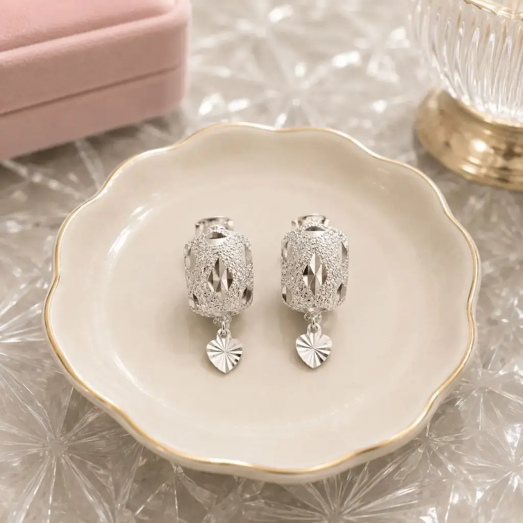 Aretes en plata 925 rectángulo diamantado y corazón