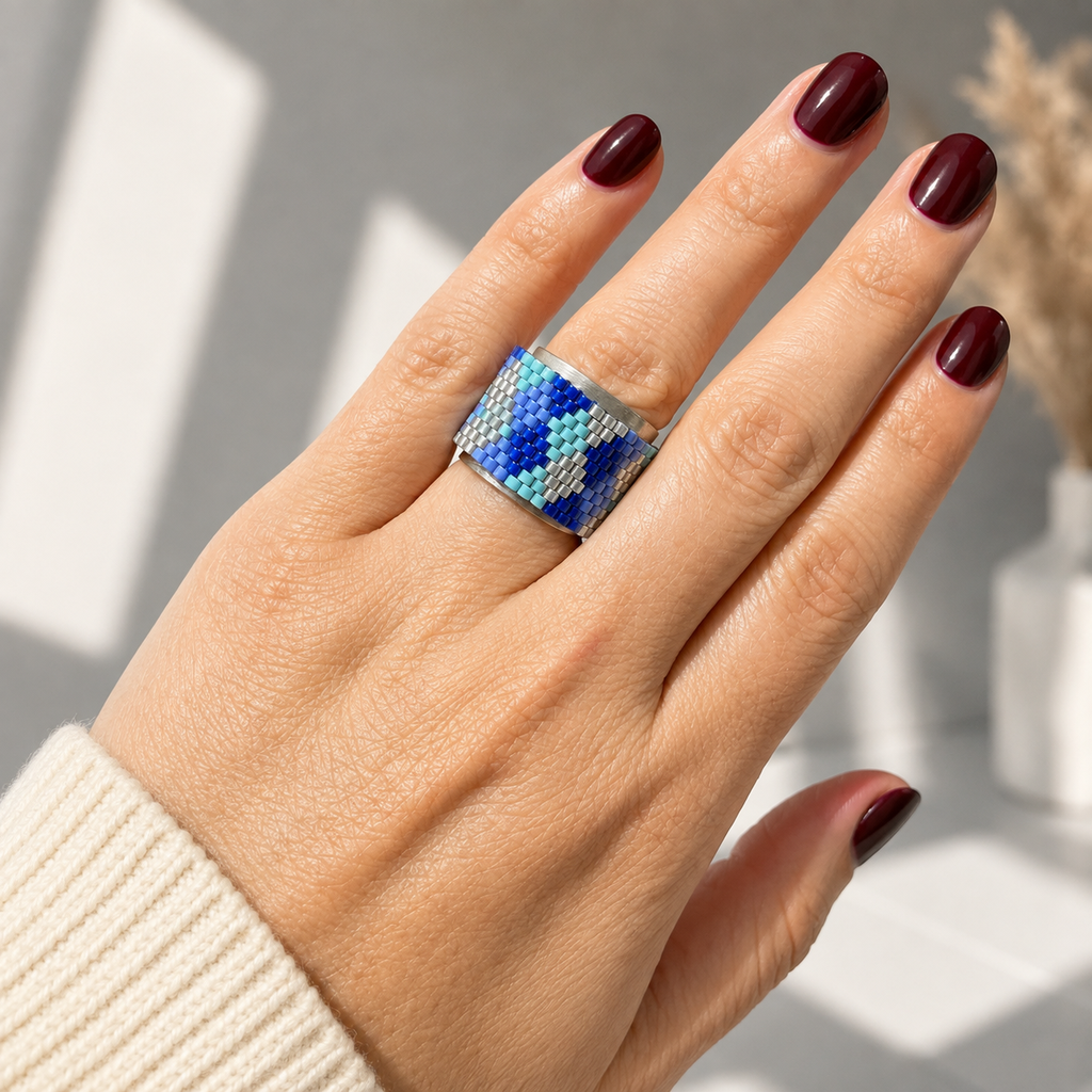 Anillo en acero silver artesanal tejido a mano miyuki azul