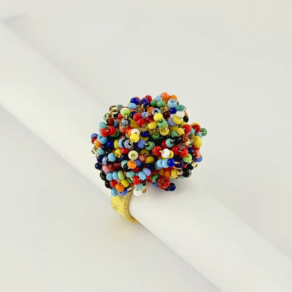 Anillo en Baño de Oro Artesanal cristales colores tejido a mano