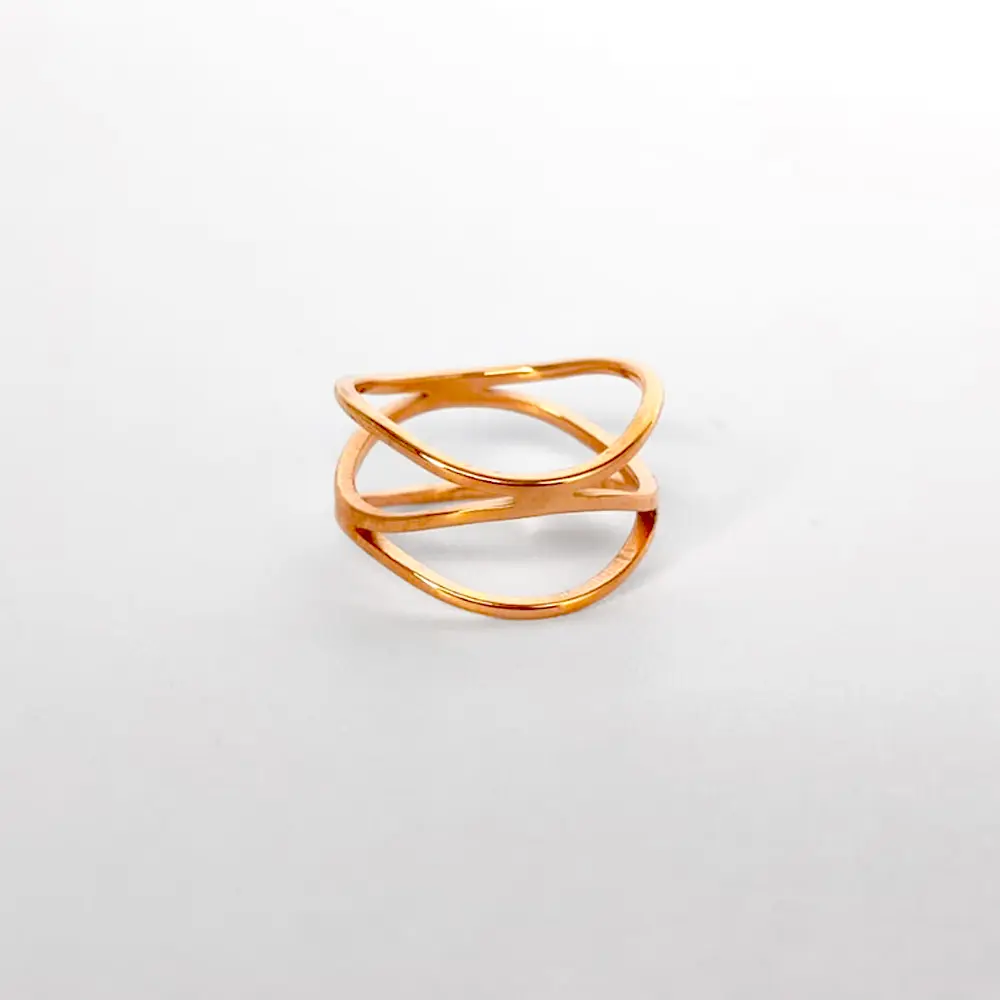 Anillo en acero gold rose aro triple unido