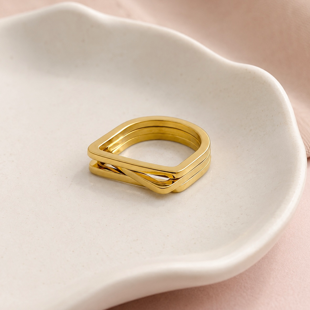 Anillo en acero gold geométrico surtido