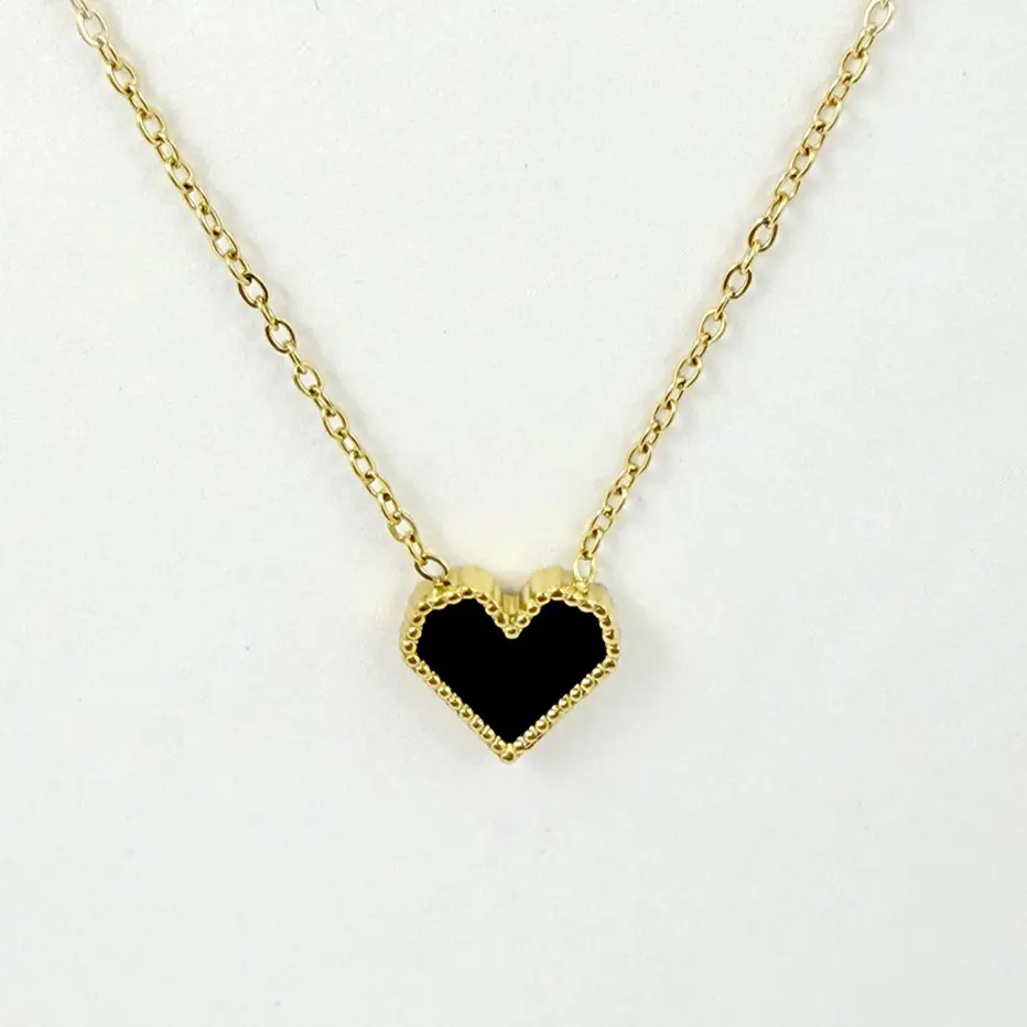 Collar en acero gold dije corazón esmaltado negro-blanco