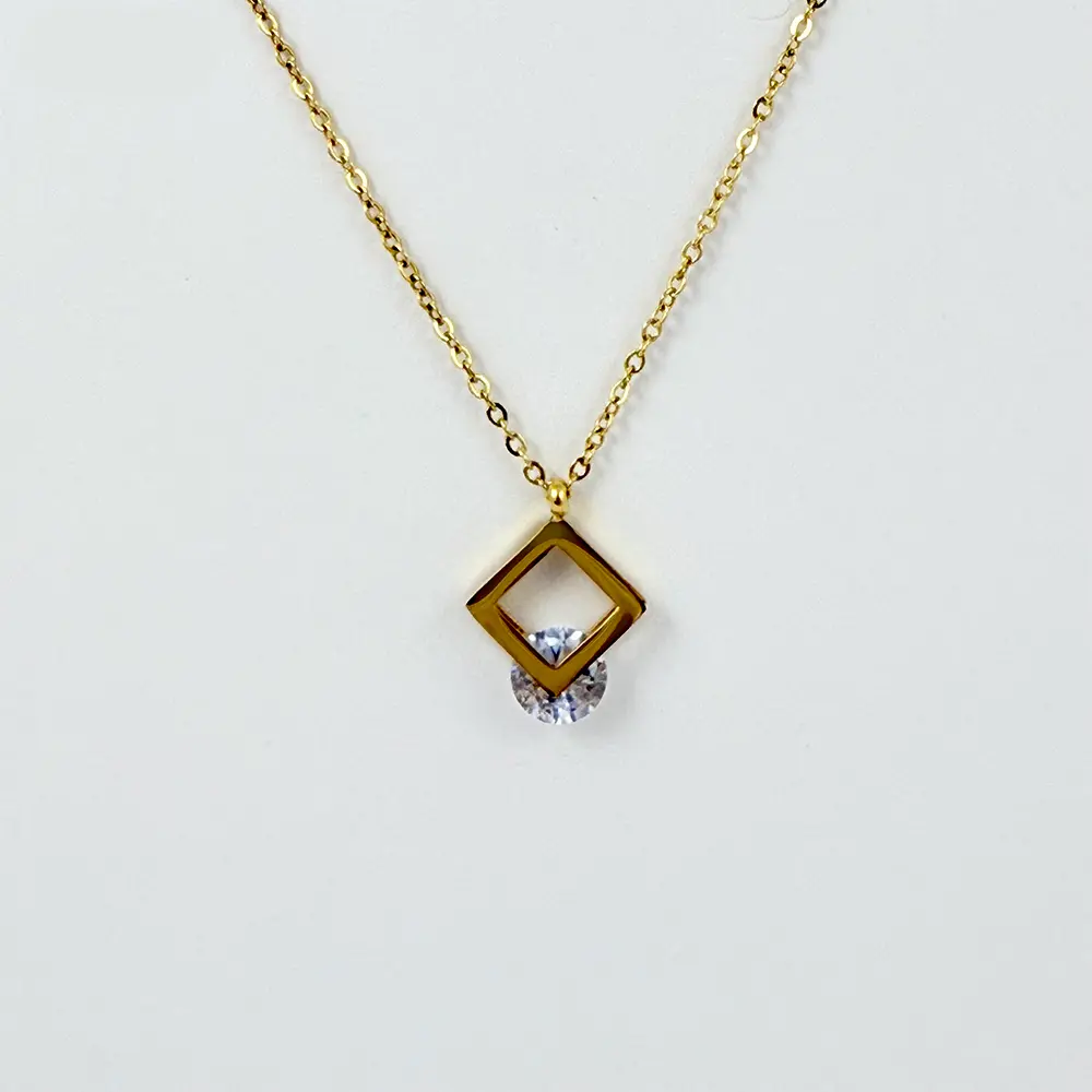 Collar en acero gold dije rombo cristal