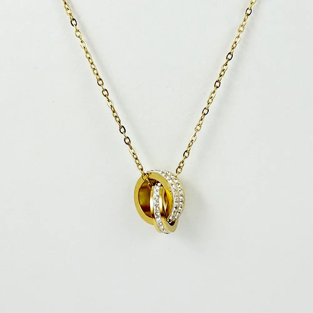 Collar en acero gold dije doble argolla circones blancos
