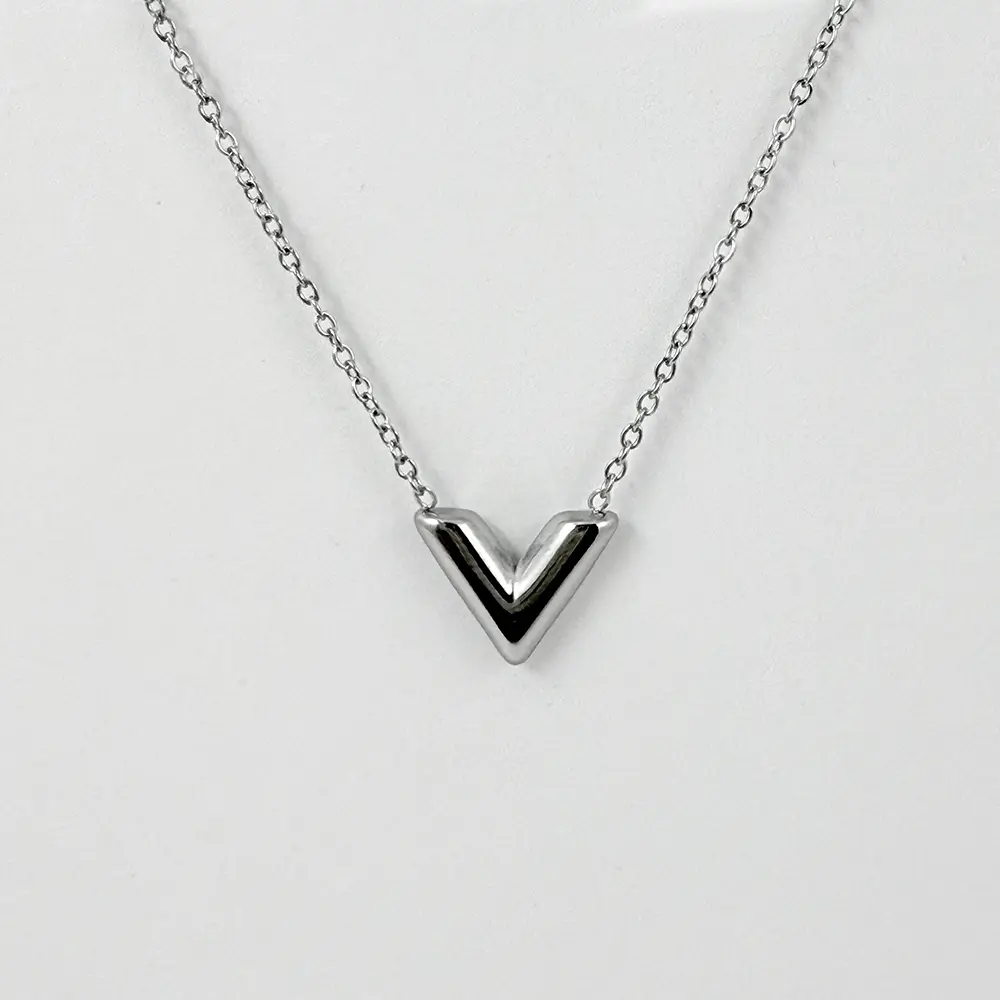 Collar en acero silver dije v