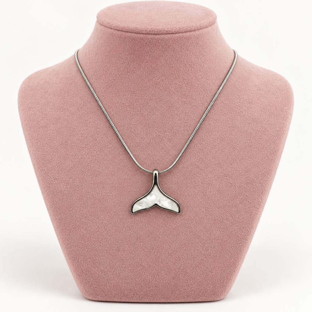 Collar en acero silver dije colita sirena nácar