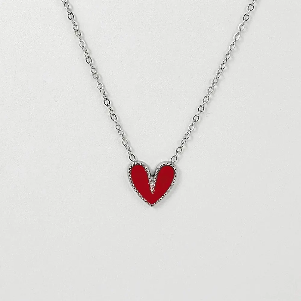 Collar en acero silver dije corazón esmaltado rojo