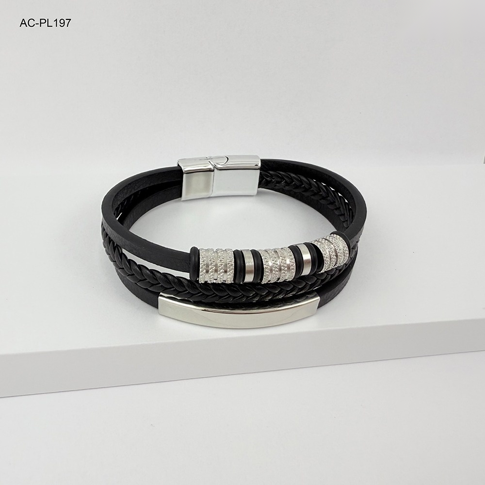 Brazalete en acero cuero triple herrajes plateados