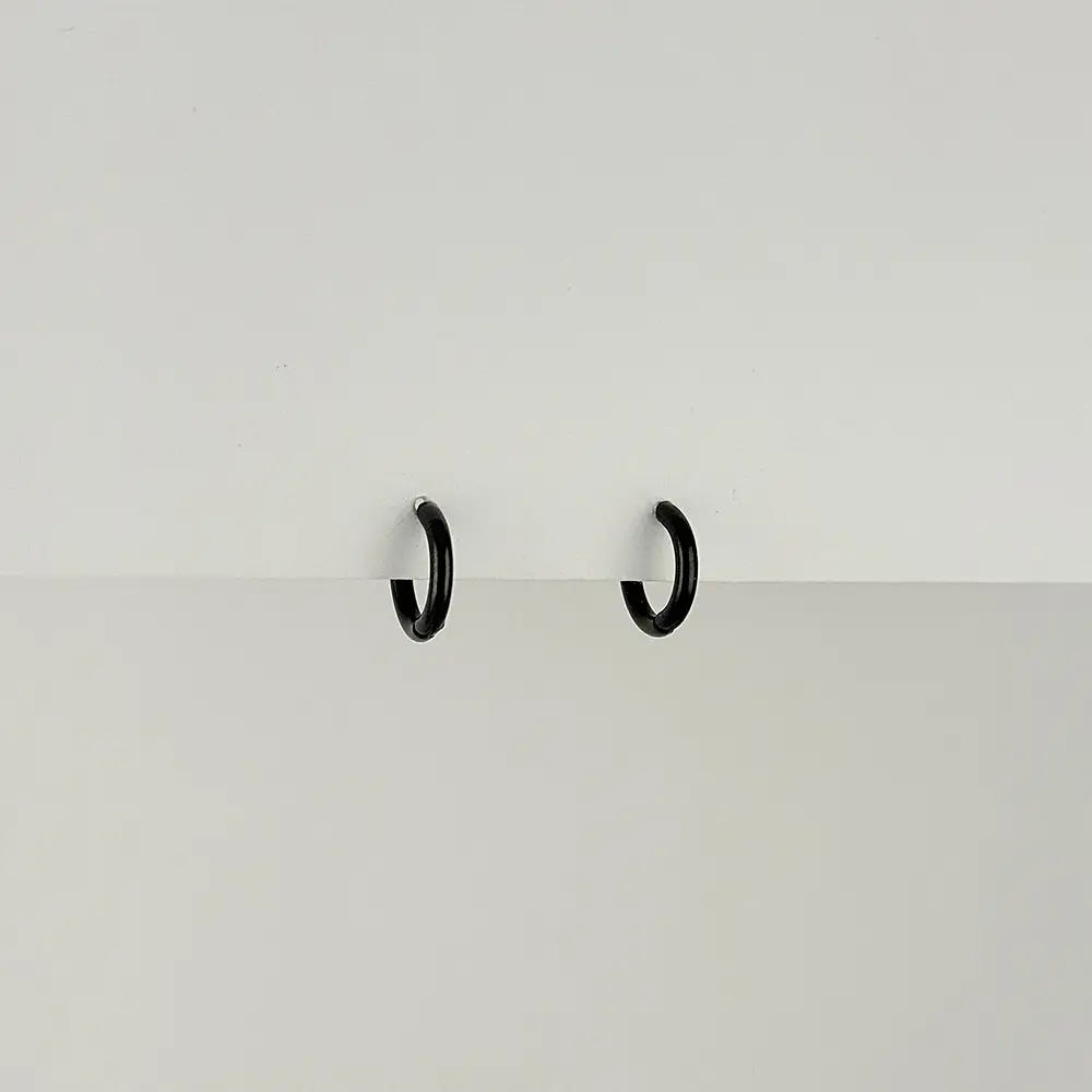 *ARGOLLA NEGRO PAVONADO 1CM HUGGIE ACERO