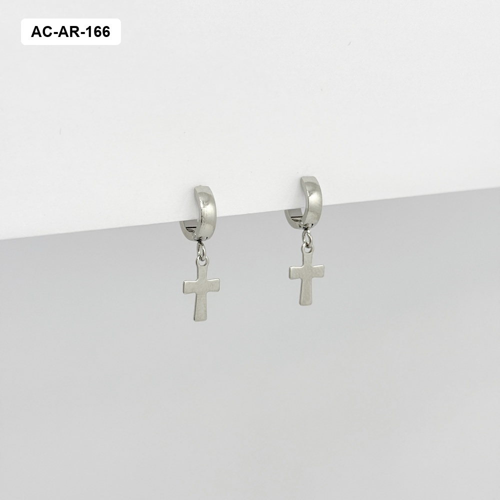 Argolla gold / silver huggie lisa dije cruz acero