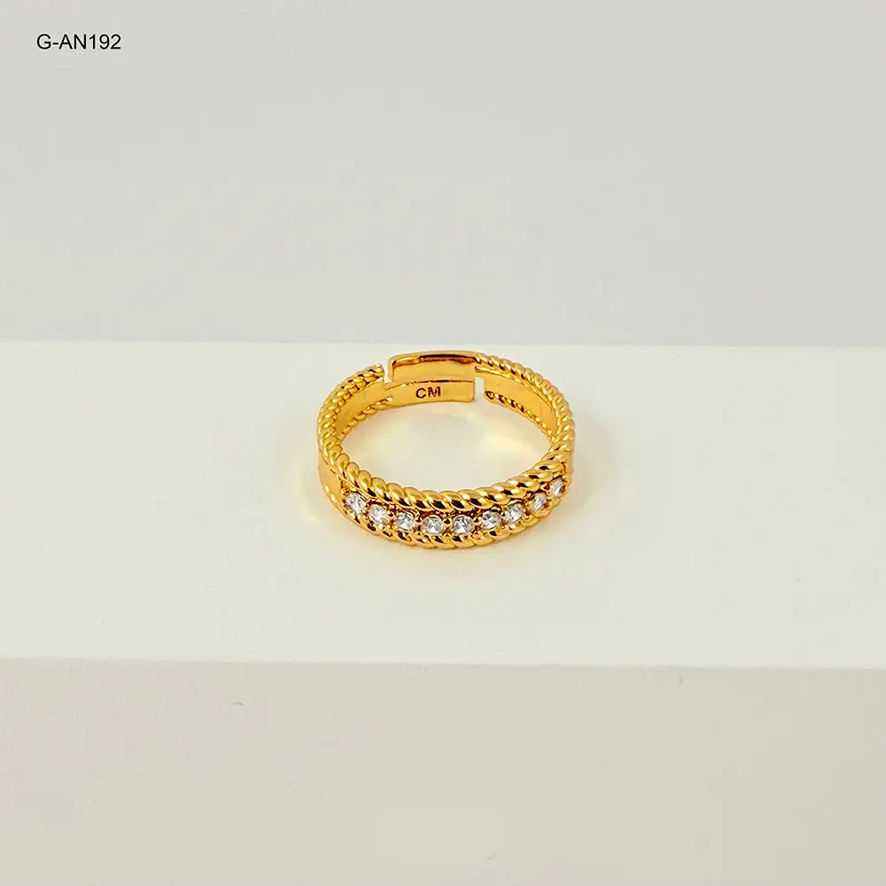 Anillo rodinado ajustable enjoyado circones y bandas tipo cuerda