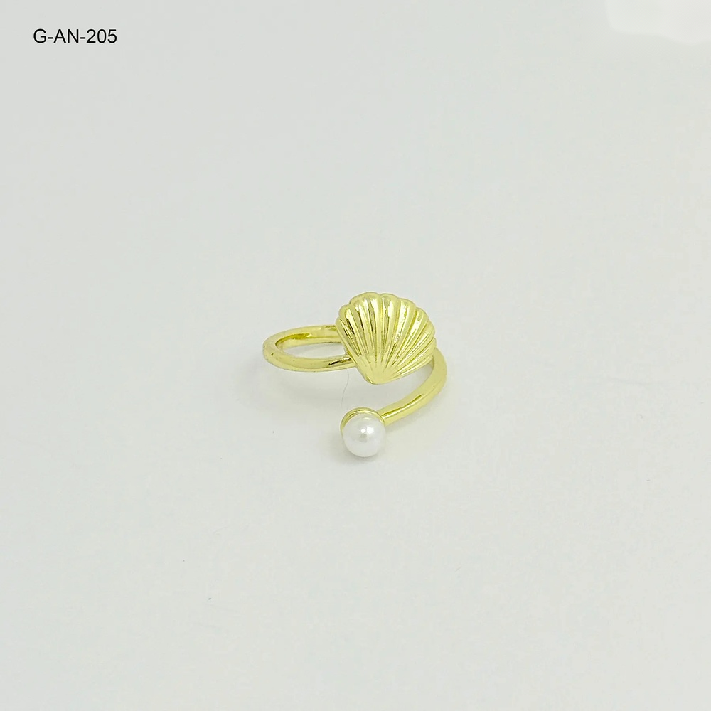 Anillo en rodinado gold ajustable perla/conchita