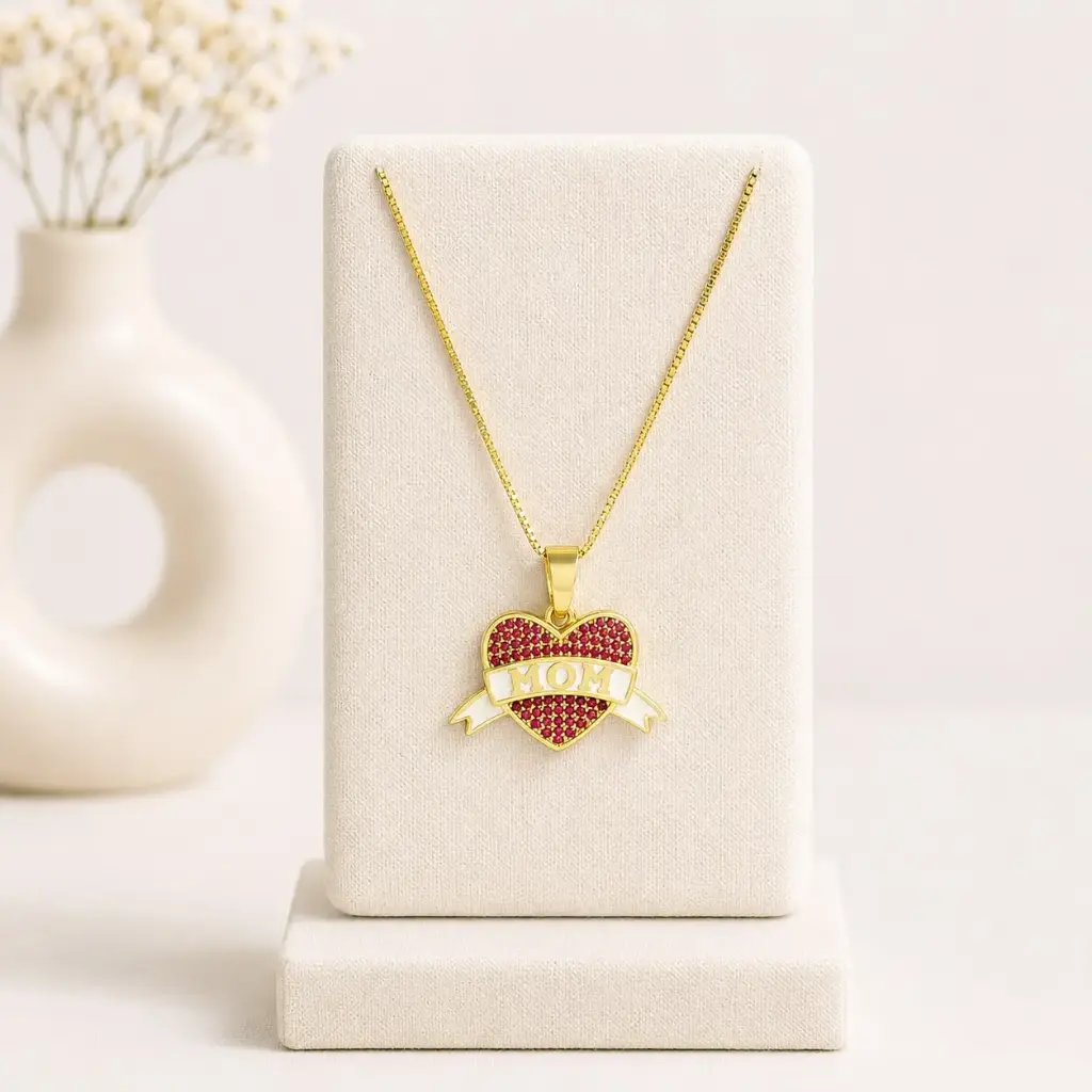 Collar en rodinado gold dije mom corazón microcircones magenta