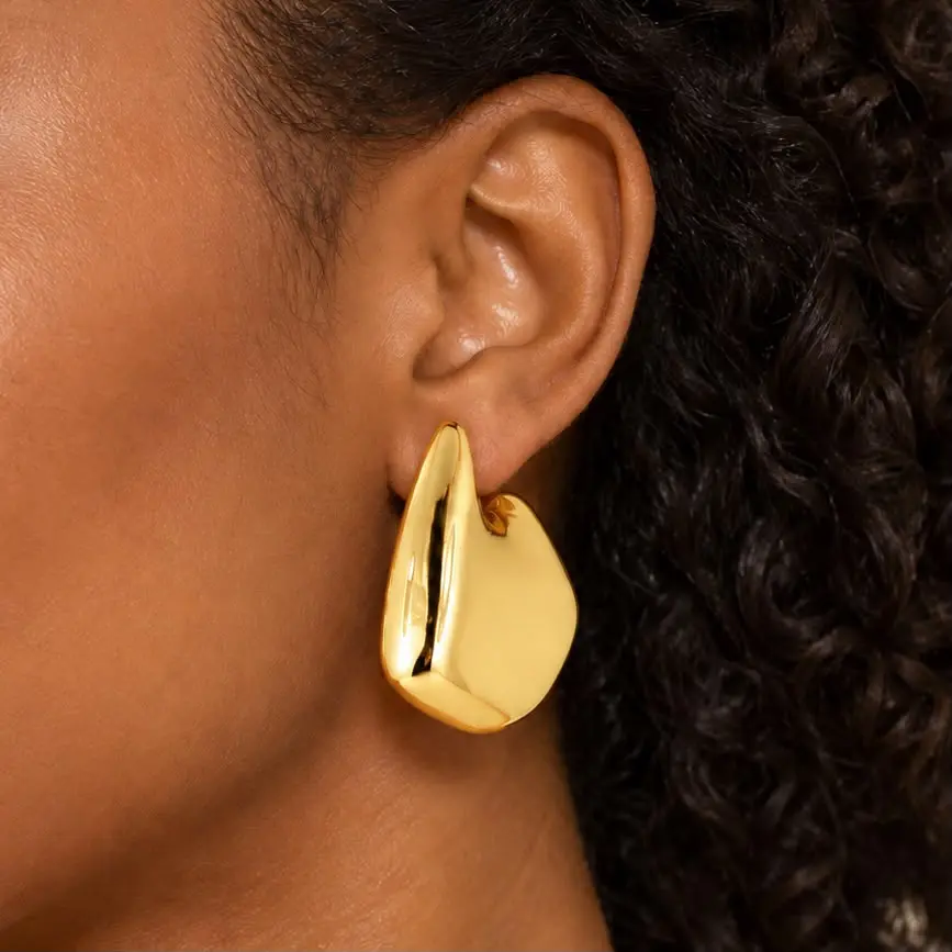 Aretes rodinado tipo argolla gold geometrica