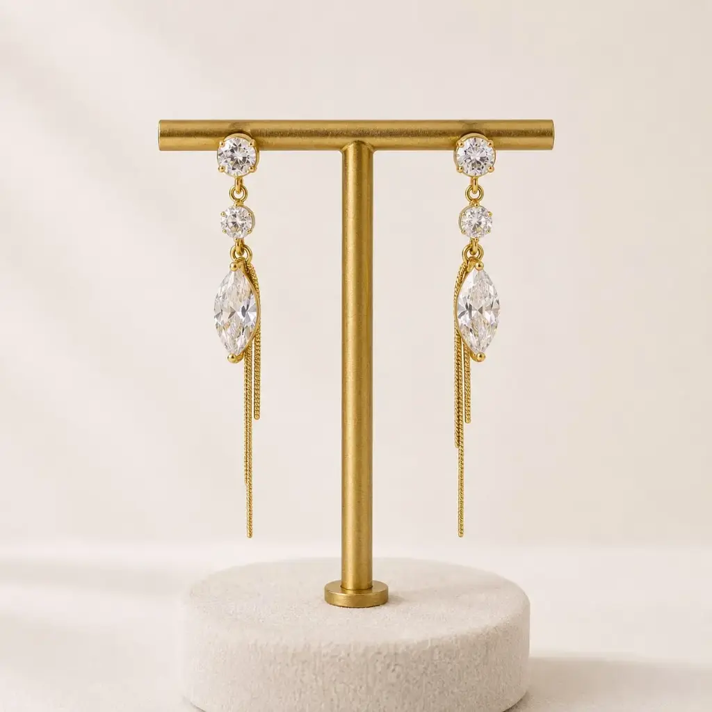 Aretes largos en rodinado Gold línea premium broche poste cristales gotta
