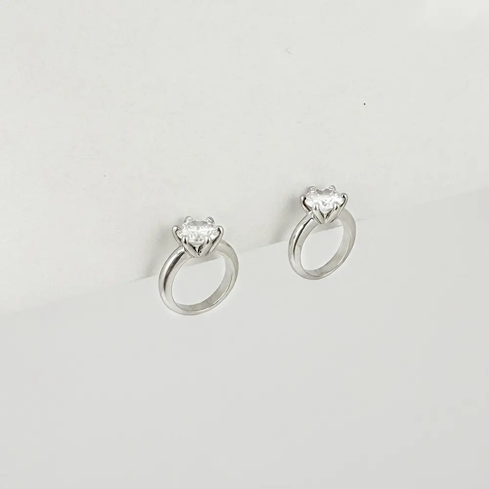 Argolla huggie rodinado silver lisa circon solitario 12mm