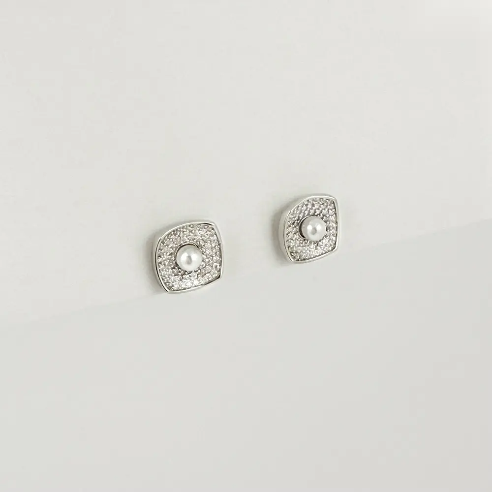 Arete topo rodinado silver cuadrado perla microcircones blanco