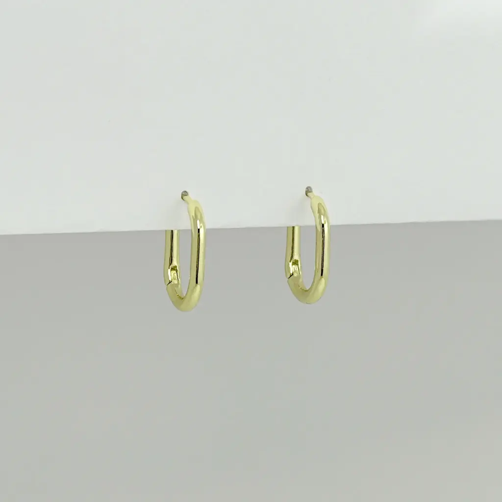 Argolla en goldfilled dorada huggie ovalada 1.6 cm