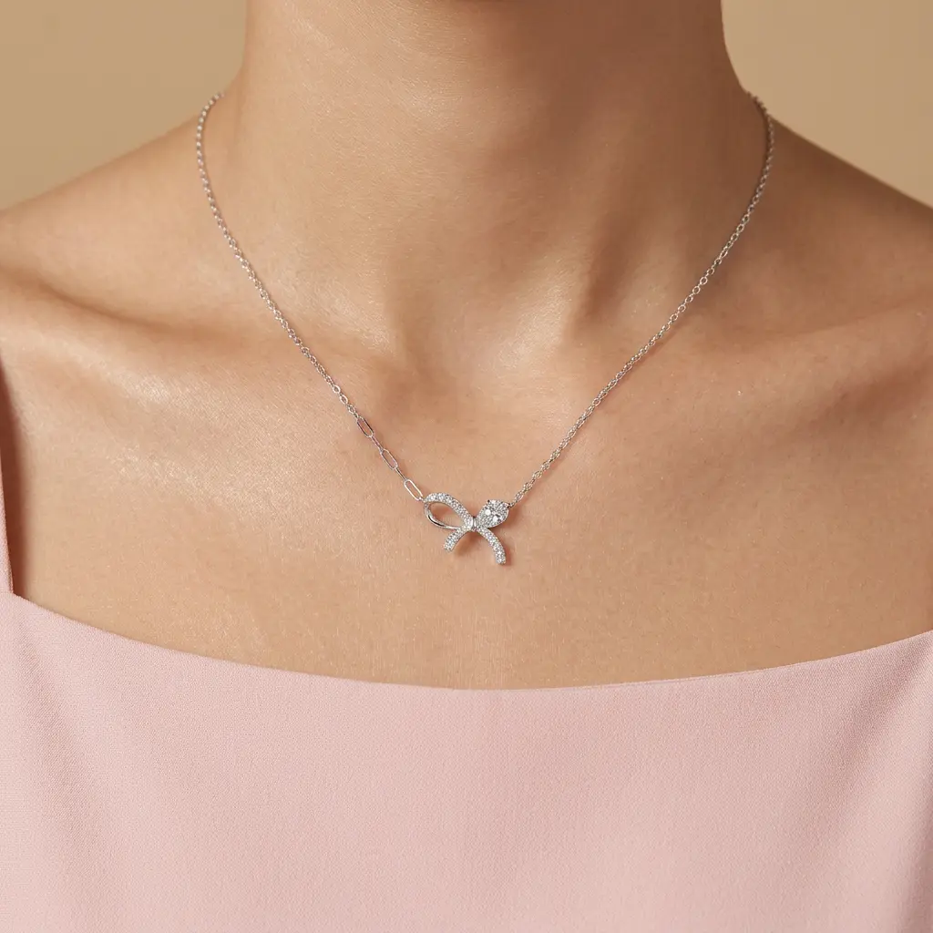Collar en Plata ley 925 dije lazo cristal blanco