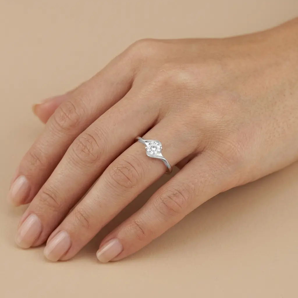 Anillo en Plata ley 925 circón blanco tipo solitario