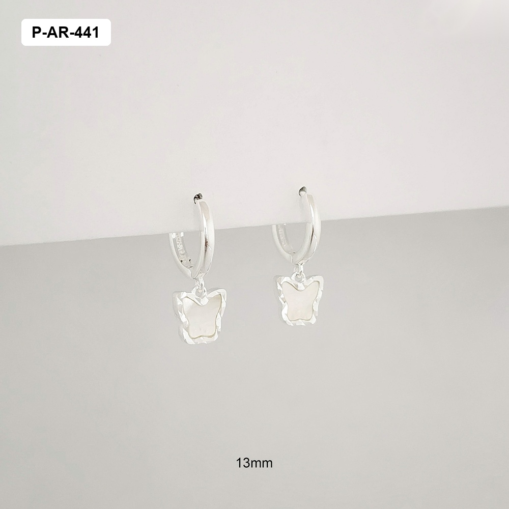 Argollas huggie plata ley 925 dije mariposa nácar 13mm
