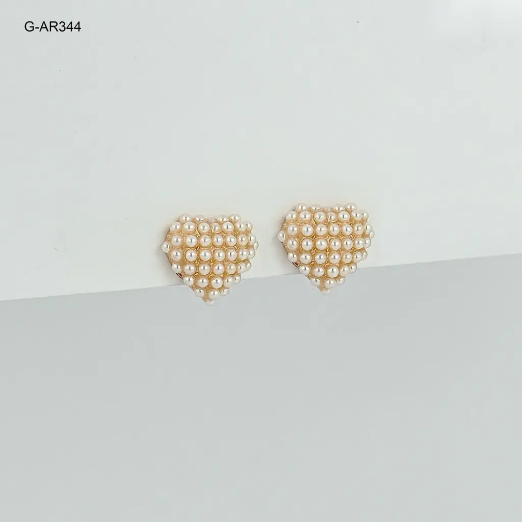 Arete en rodinado corazón perlas