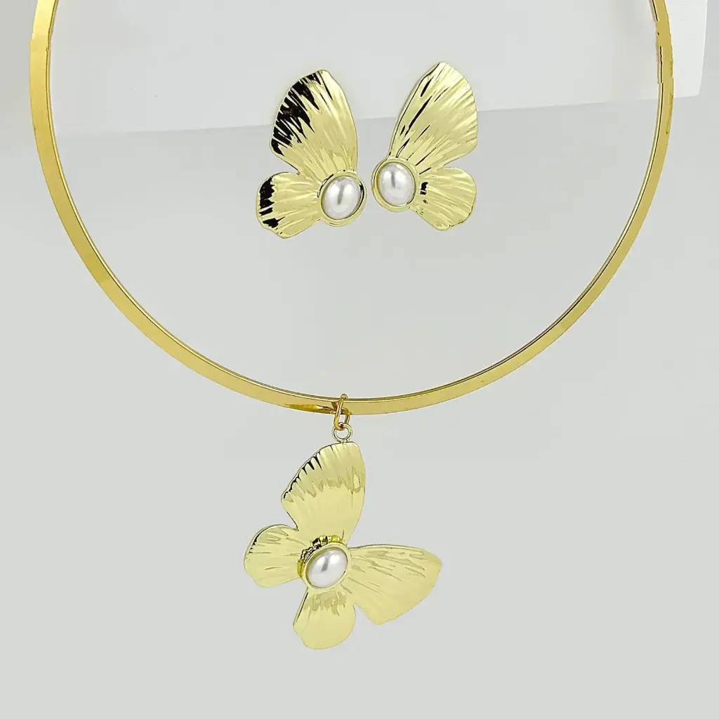*JUEGO ACERO GOLD GARGANTILLA RIGIDA DIJE MARIPOSA PERLA