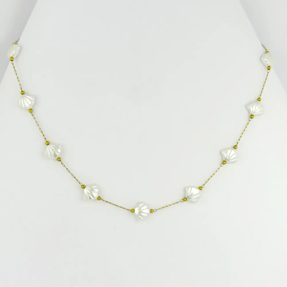 *COLLAR EN ACERO DORADO PERLAS FIGURAS 