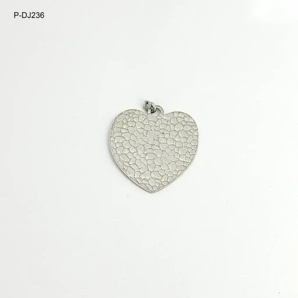 Dije en plata ley 925 corazón grande martillado