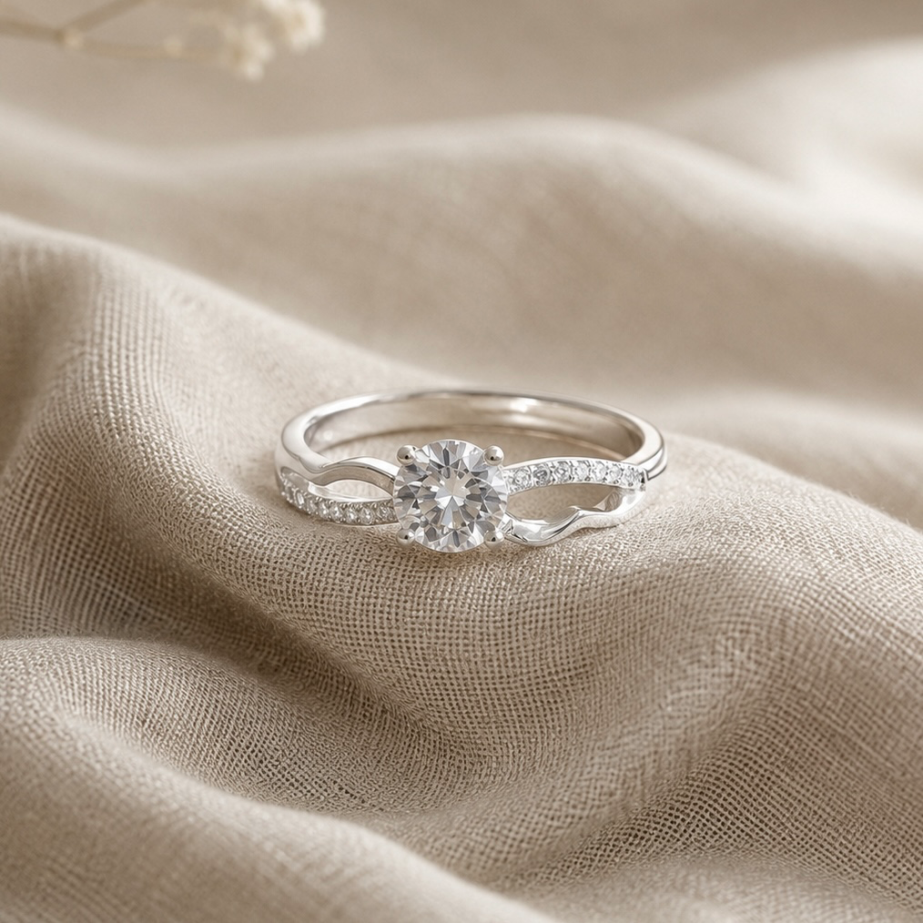 Anillo en plata ley 925 tipo solitario microcircones