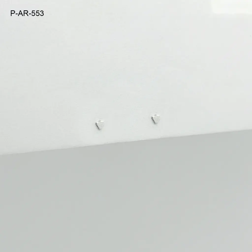 *P-AR-553 TOPO PLATA 925 MINI TRIÁNGULOS