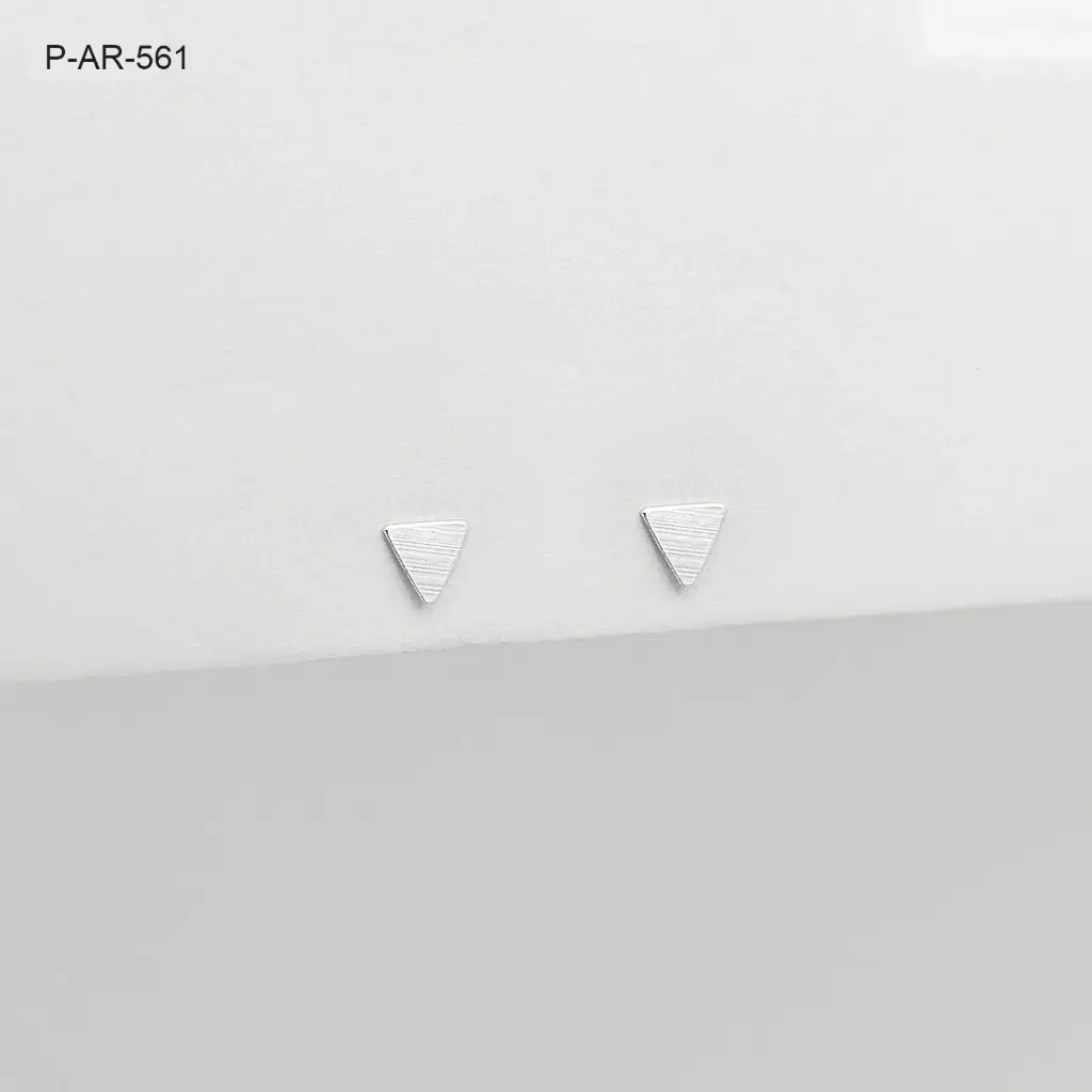 *P-AR-561 TOPO PLATA 925 TRIÁNGULOS