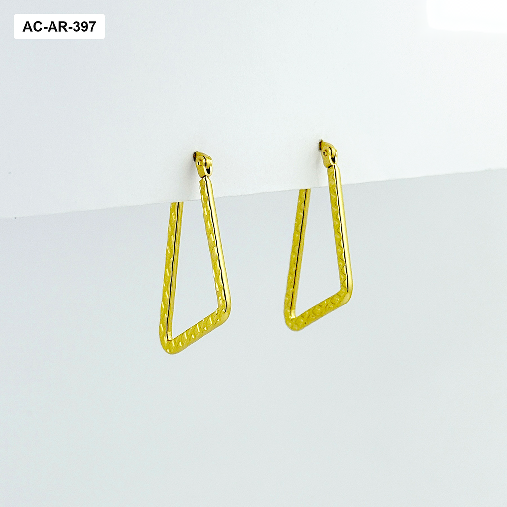 *AC-AR-397 ARGOLLA GOLD BASICA TRIÁNGULO MARTILLADO ACERO