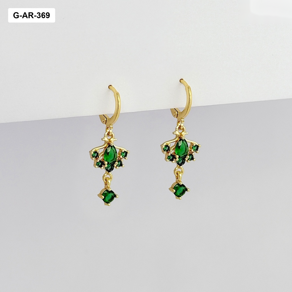 Aretes en rodinado gold sistema gancho cristales verdes modelo 2