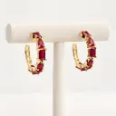 Argollas en rodinado gold huggie cristales rojos