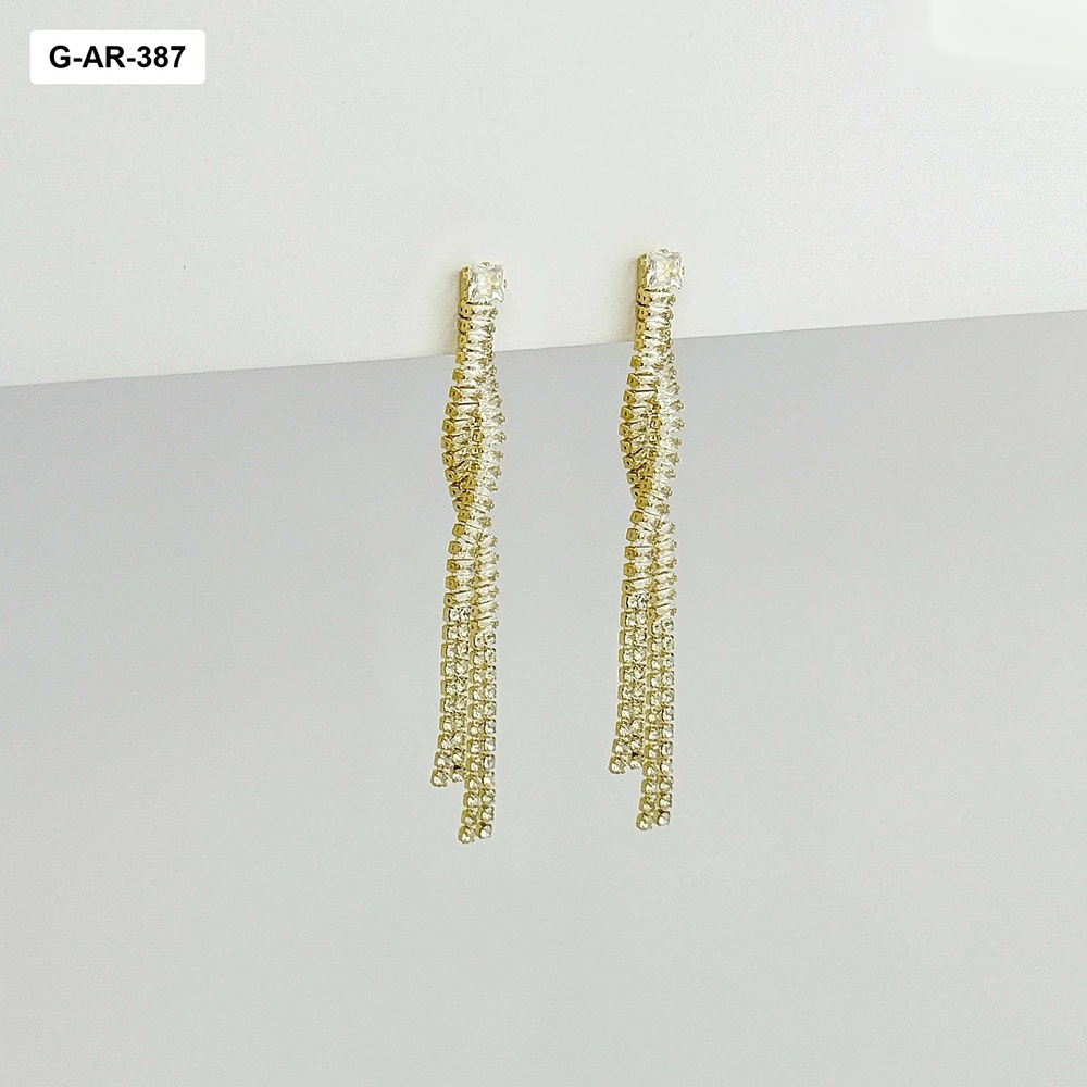 *Aretes en rodinado gold largos cristales baguette fiesta