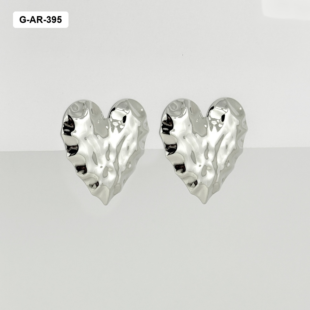 Maxi aretes en rodinado silver estilo old money corazón martillado