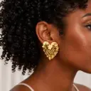 Maxi aretes en rodinado gold estilo old money corazón martillado