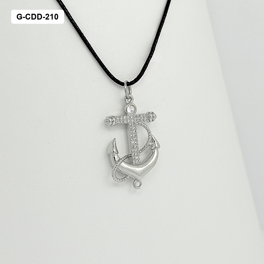 Collar en rodinado silver dije  ancla cadena cuero
