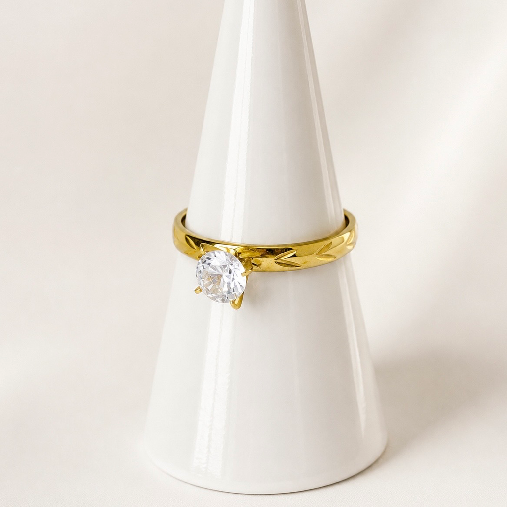Anillo en acero gold solitario