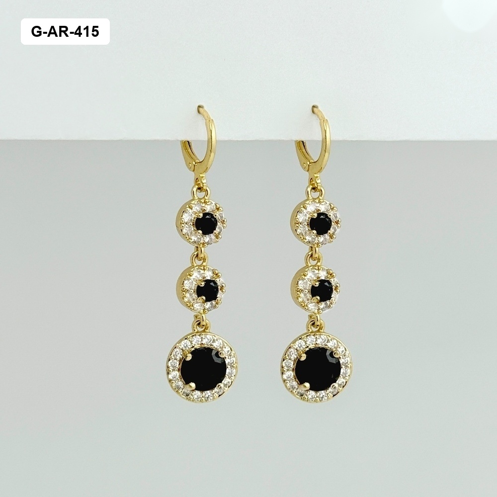 Aretes en rodinado gold largos sistema gancho cristales negros