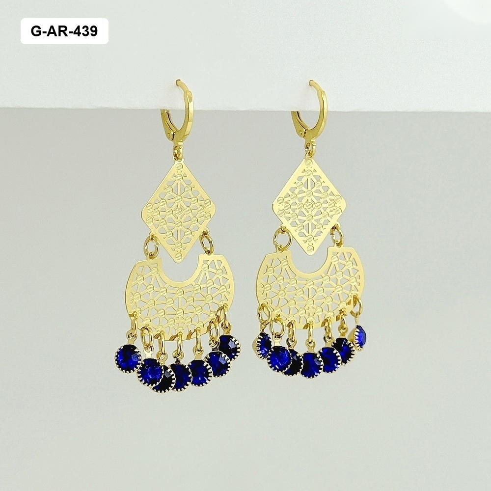 Aretes en rodinado gold largos estilo filigrana cristales azules