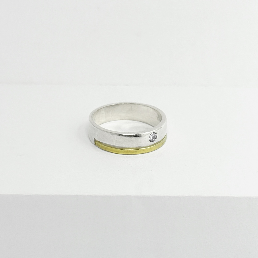 Anillo Plata ley 925 y Laminado en Oro tipo alianza circón - Talla 10